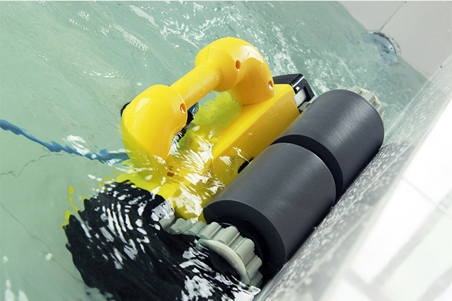 最新的游泳池全自動(dòng)吸污機(jī)